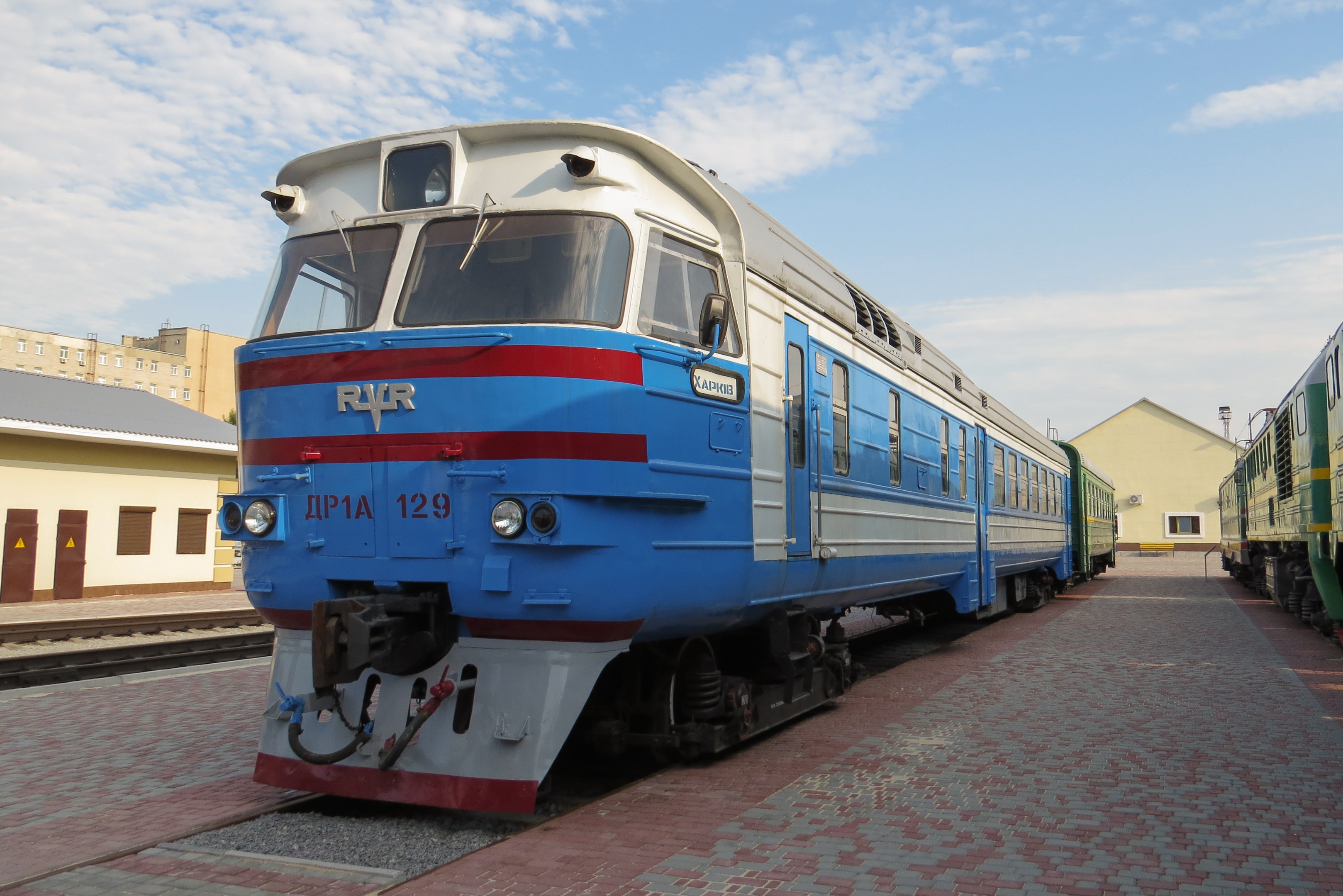 blue_train_04.jpg