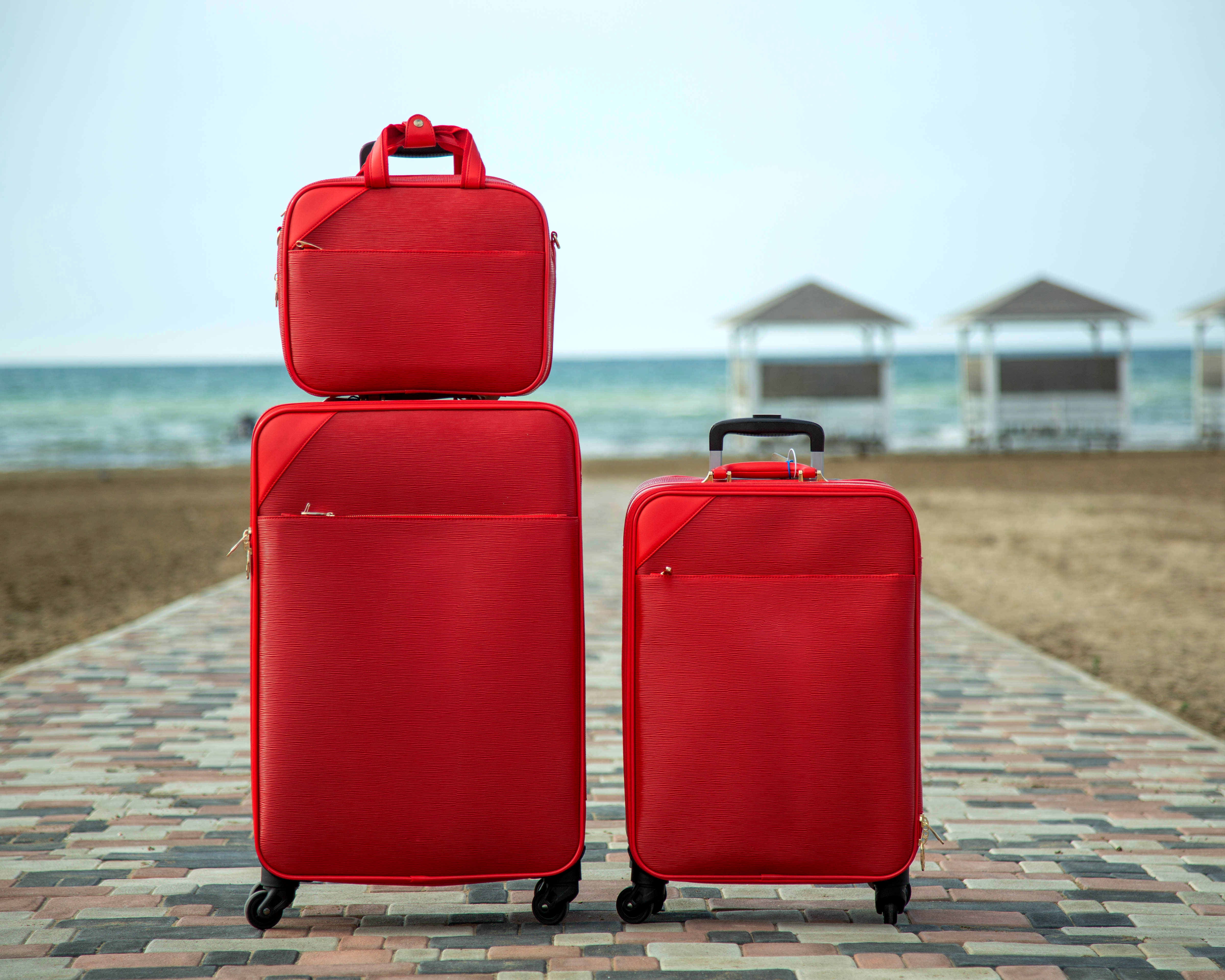 red_suitcase_02.jpg