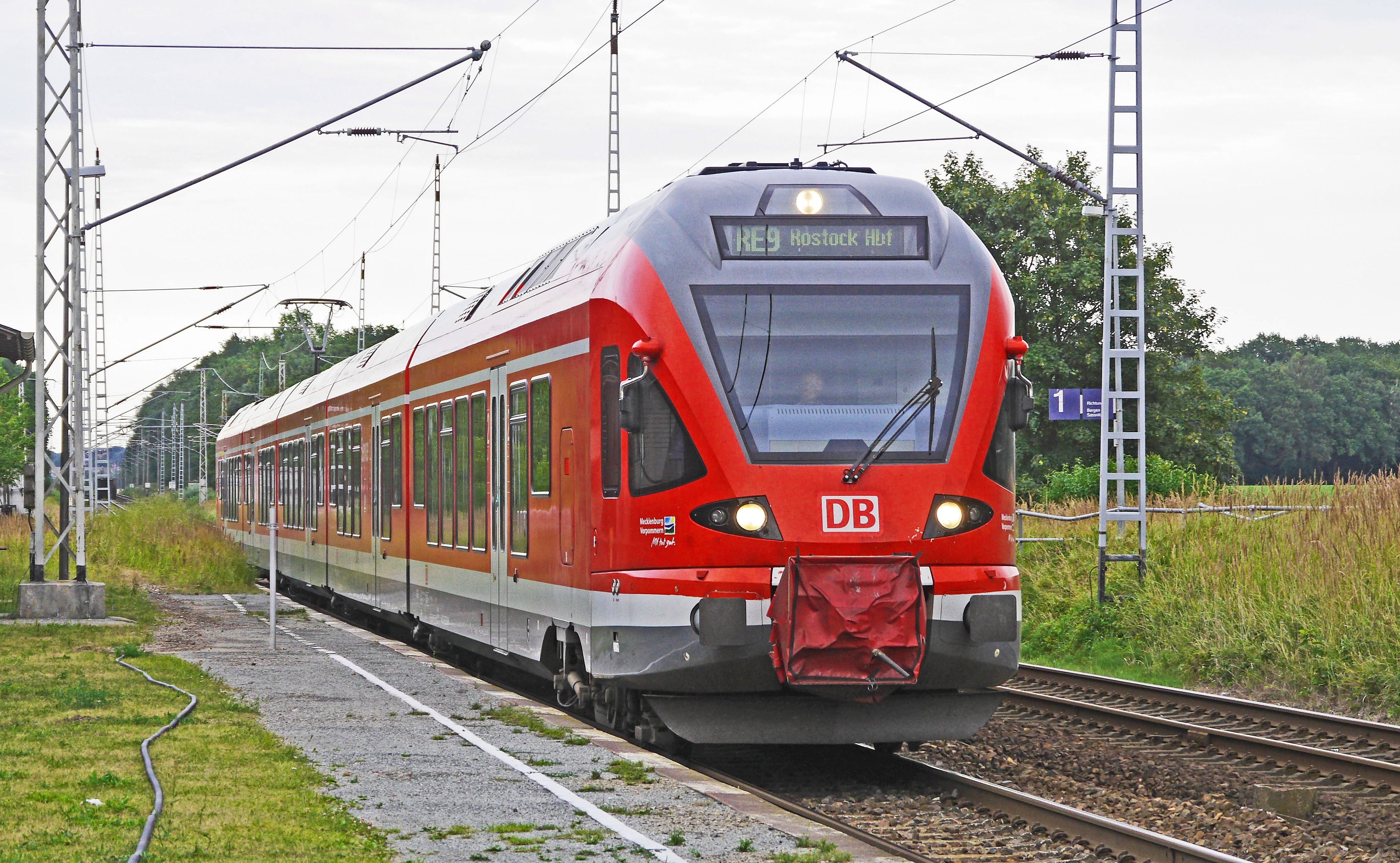 red_train_06.jpg