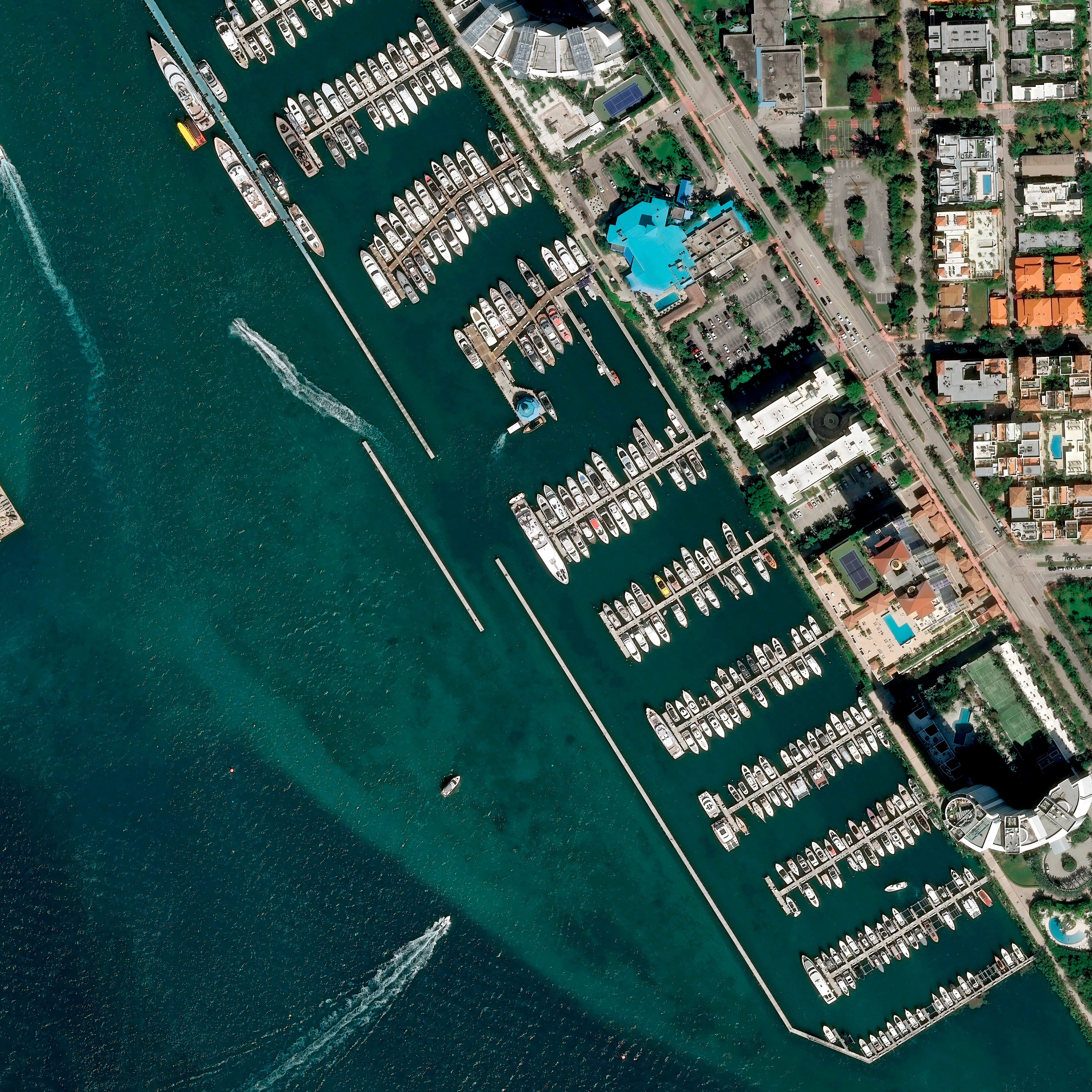 Pleiades_HD15_Miami_Marina.jpg